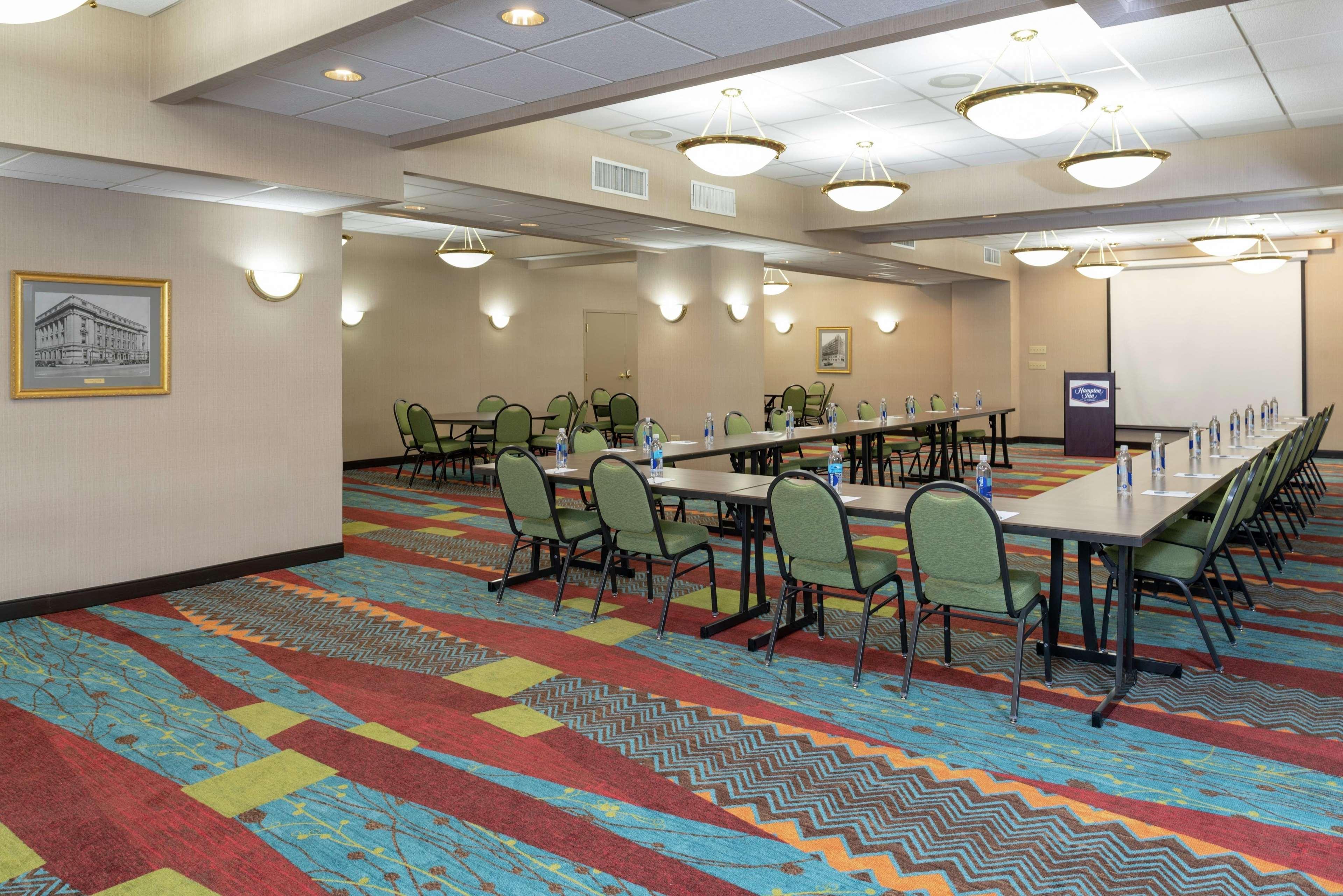 Hampton Inn Indianapolis Downtown Across From Circle Centre Kinh doanh bức ảnh