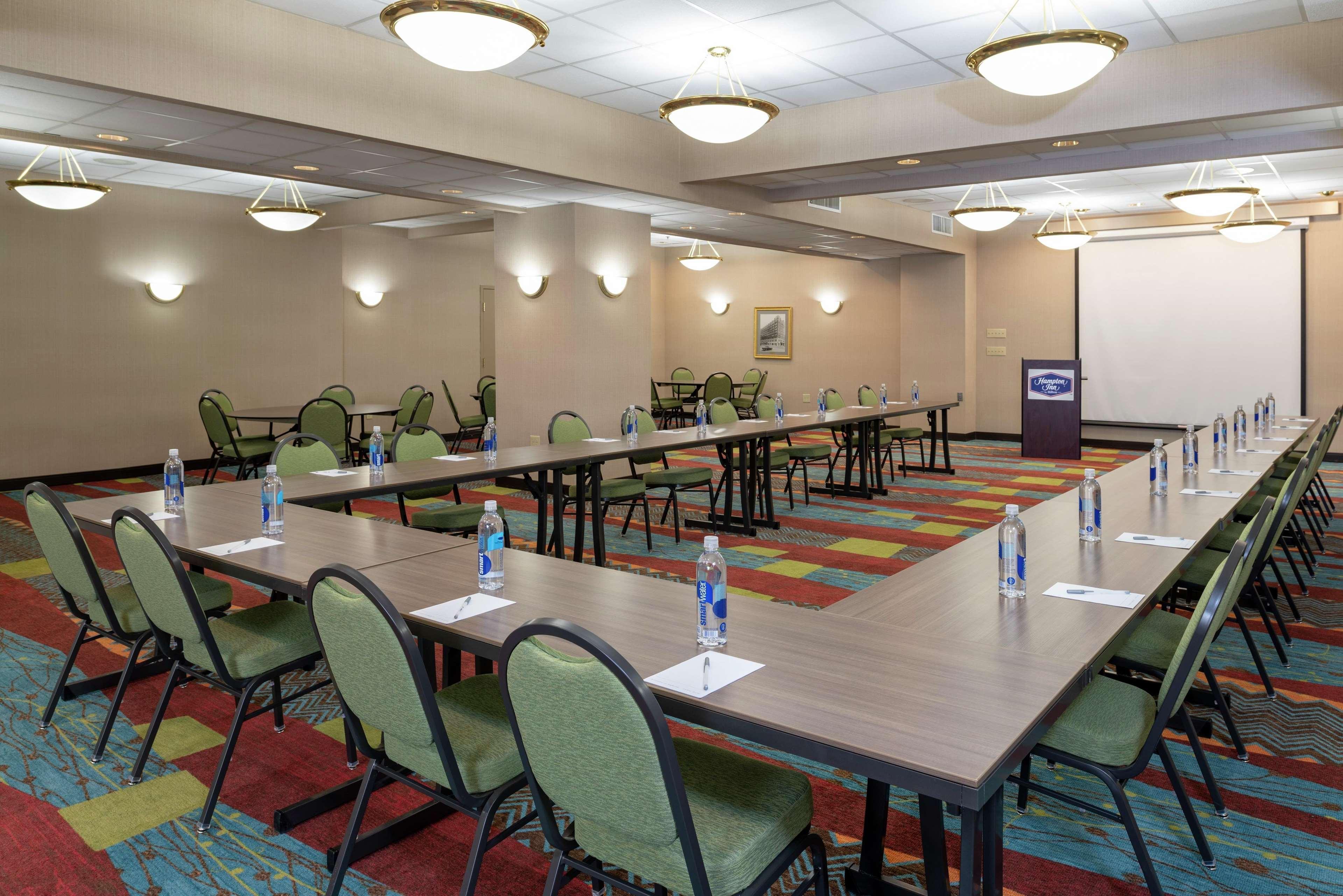 Hampton Inn Indianapolis Downtown Across From Circle Centre Kinh doanh bức ảnh