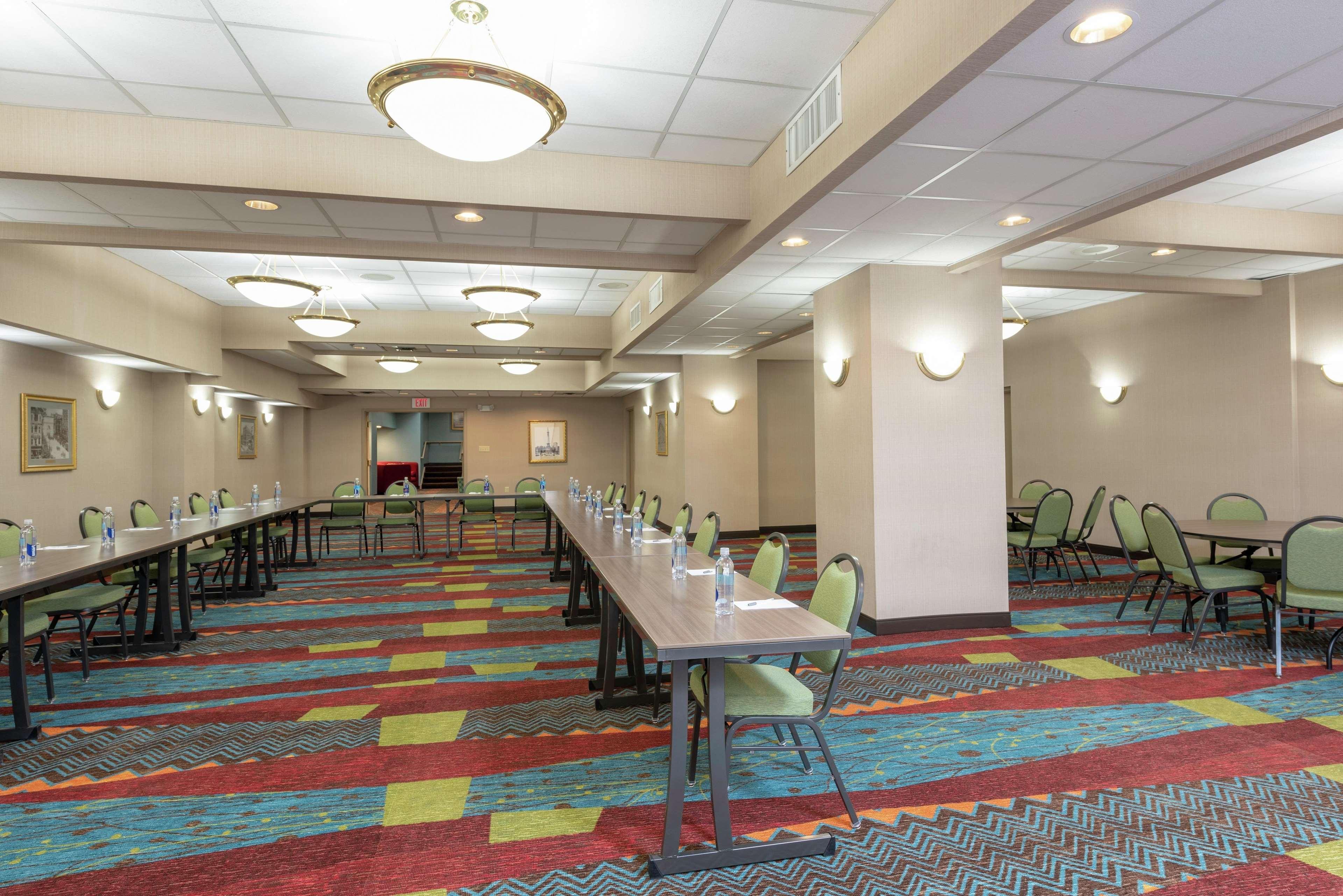 Hampton Inn Indianapolis Downtown Across From Circle Centre Kinh doanh bức ảnh